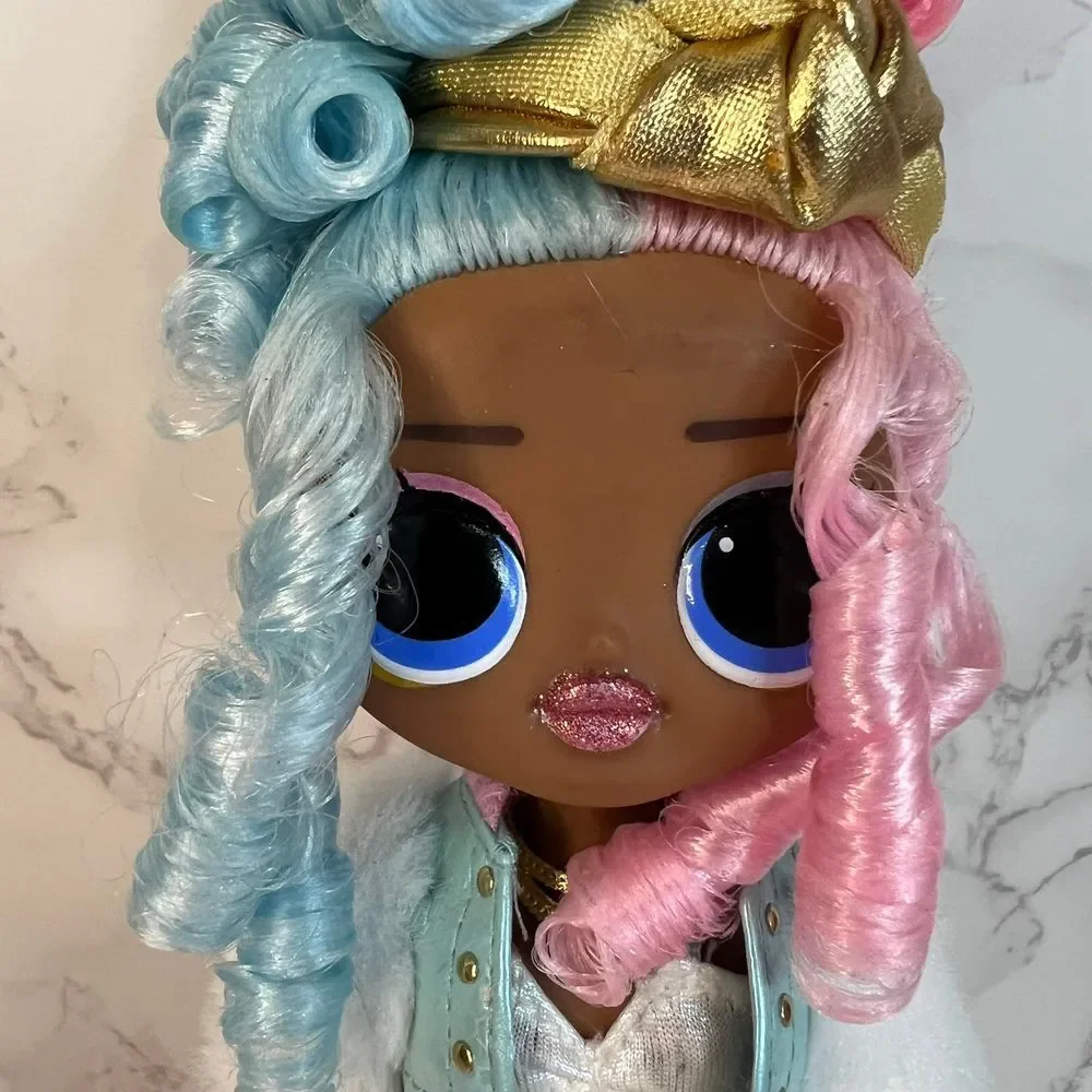 LOL Surprise OMG Sweets Doll –‎ Blue & Pink Hair